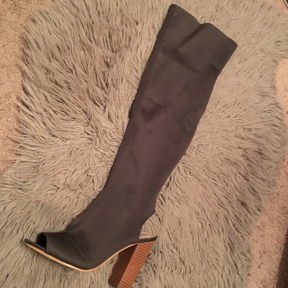 *SOLD ON MERCARI* 🆕Olive Open Toe Heeled Boots - Picture 5 of 7